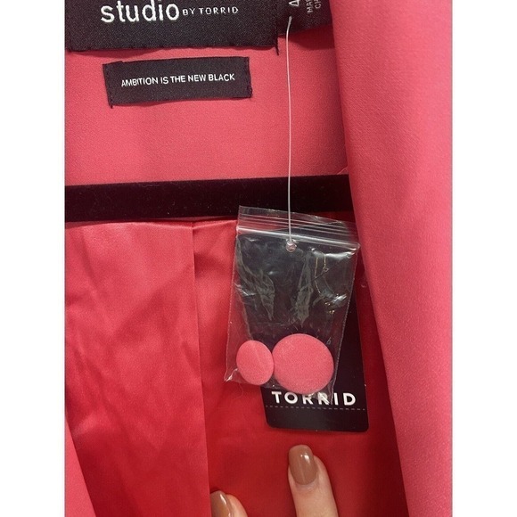 Studio By Torrid Sport Blazer Womens Size 4 Or 4x Hot Pink Crepe Stretch New - Picture 2 of 6